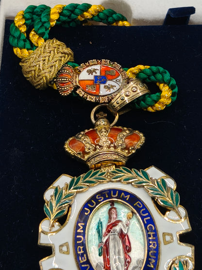 Enameled Medal Order of Scients and Arts Merit. Spain