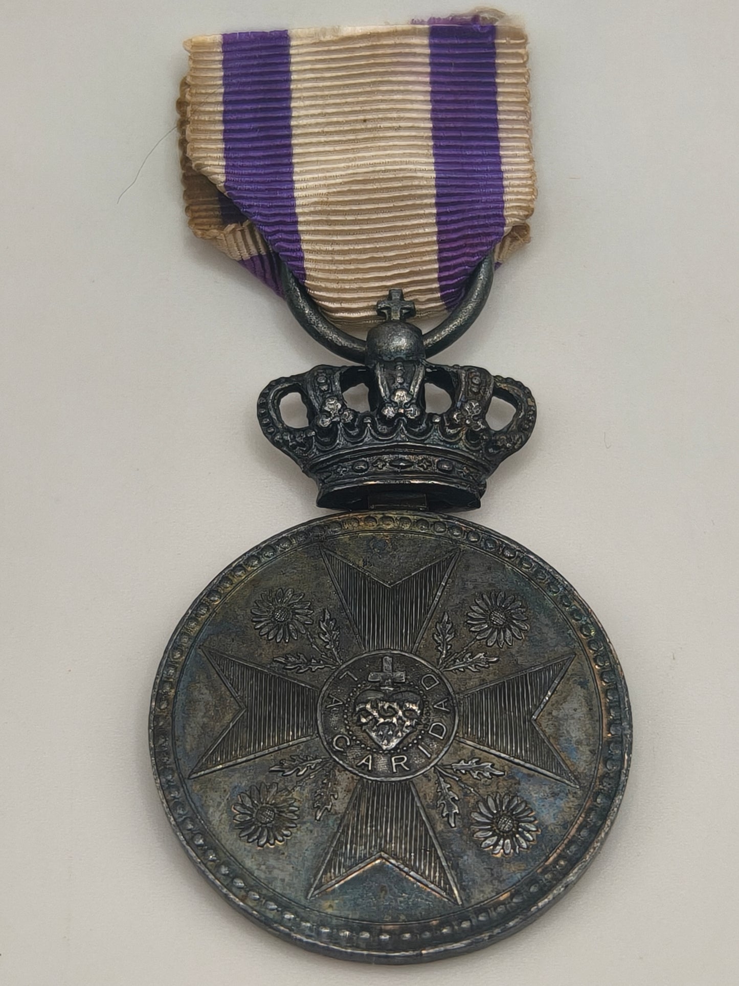 Charity Order Carlist medal. Charles VII Spain. Margaritas.