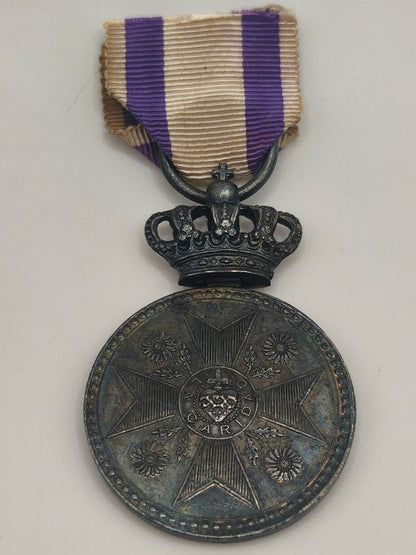 Charity Order Carlist medal. Charles VII Spain. Margaritas.
