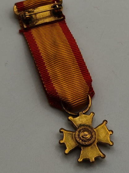 Medalla miniatura orden Mérito. Venezuela