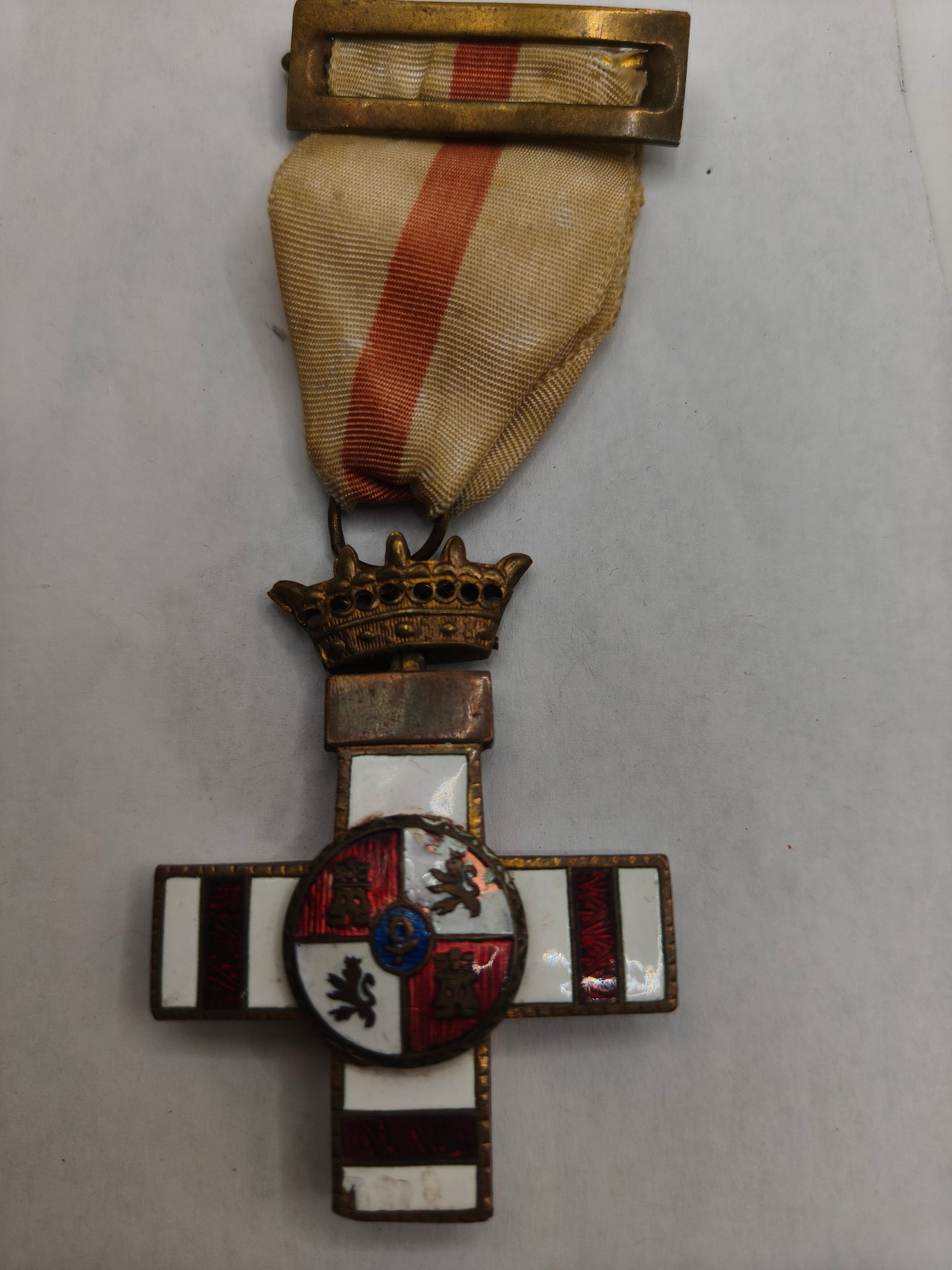 Medalla cruz mérito militar pensionada.época Franco. España
