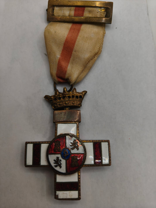 Medalla cruz mérito militar pensionada.época Franco. España