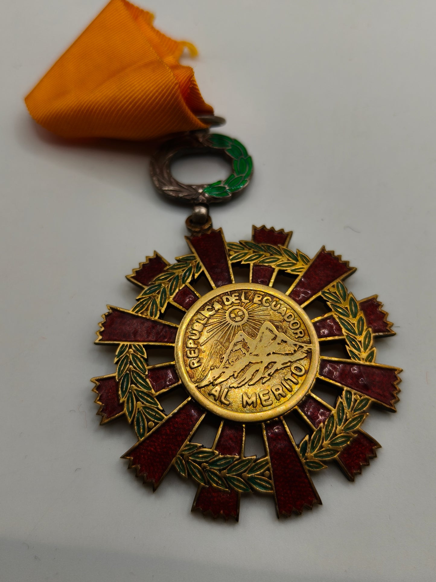 Medalla orden Mérito de Peru