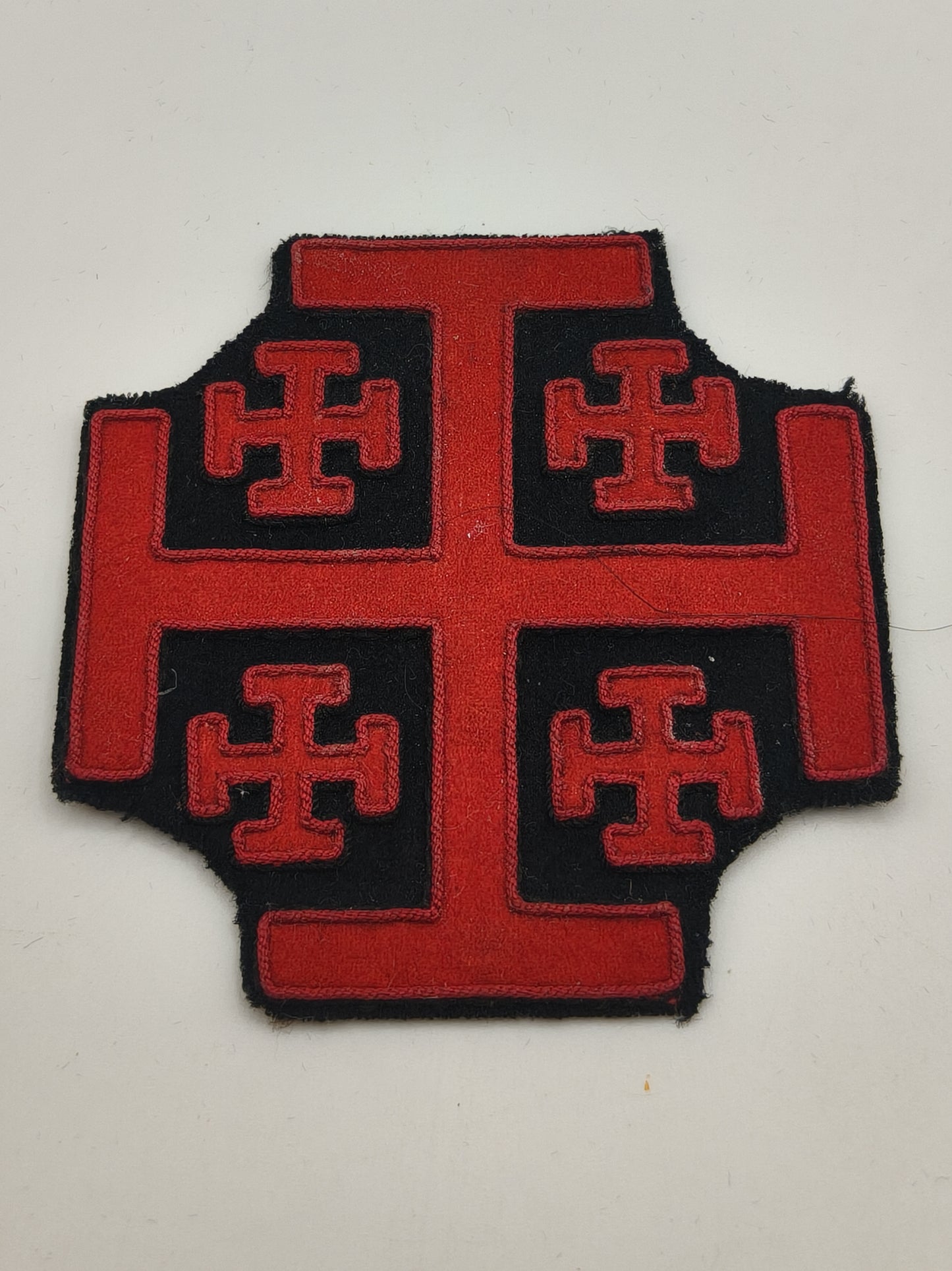 Cruz bordada orden de Santo Sepulcro.