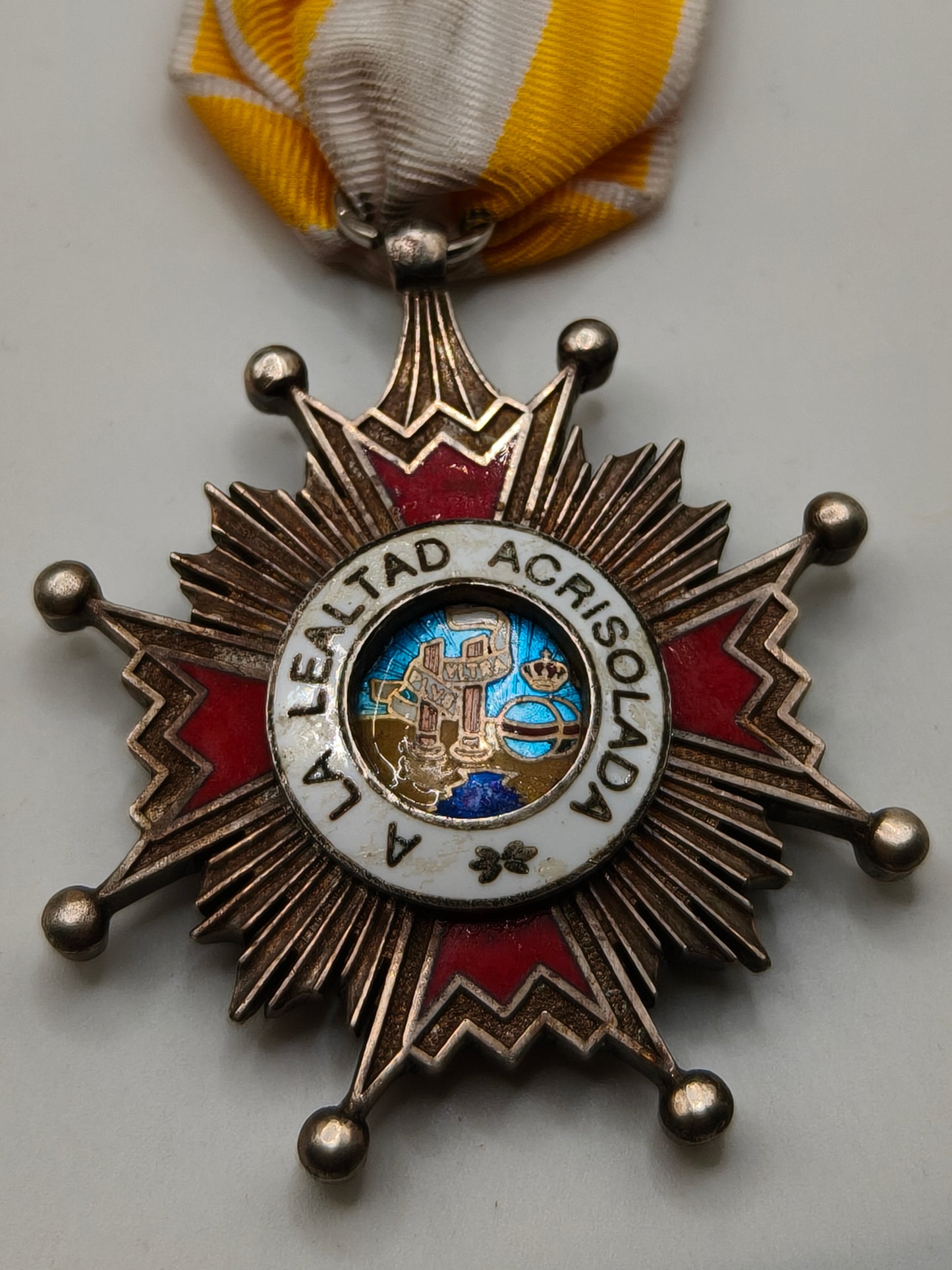 Medalla orden Isabel la católica Franco
