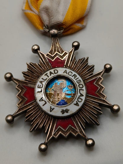 Medalla orden Isabel la católica Franco