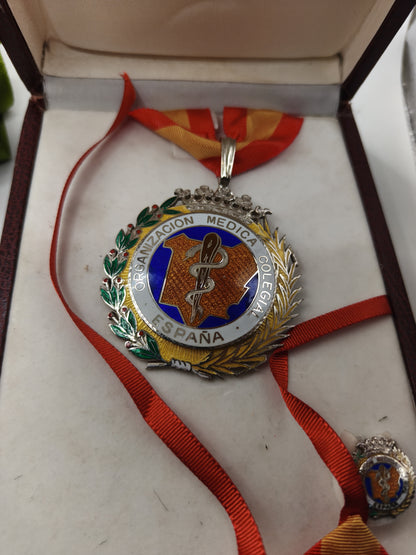 Medalla orden Organización medica Colegial. España. Época Franco