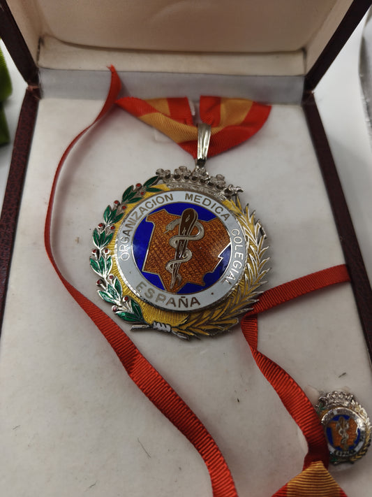 Medalla orden Organización medica Colegial. España. Época Franco