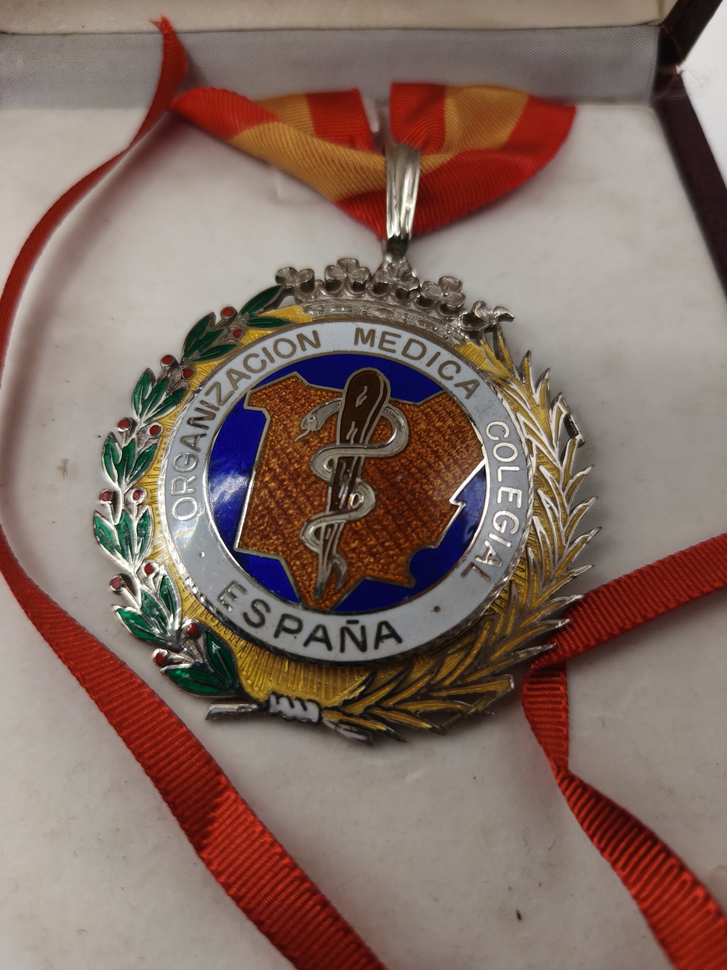 Medalla orden Organización medica Colegial. España. Época Franco