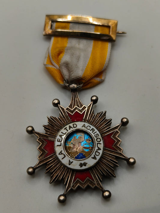Medalla orden Isabel la católica Franco