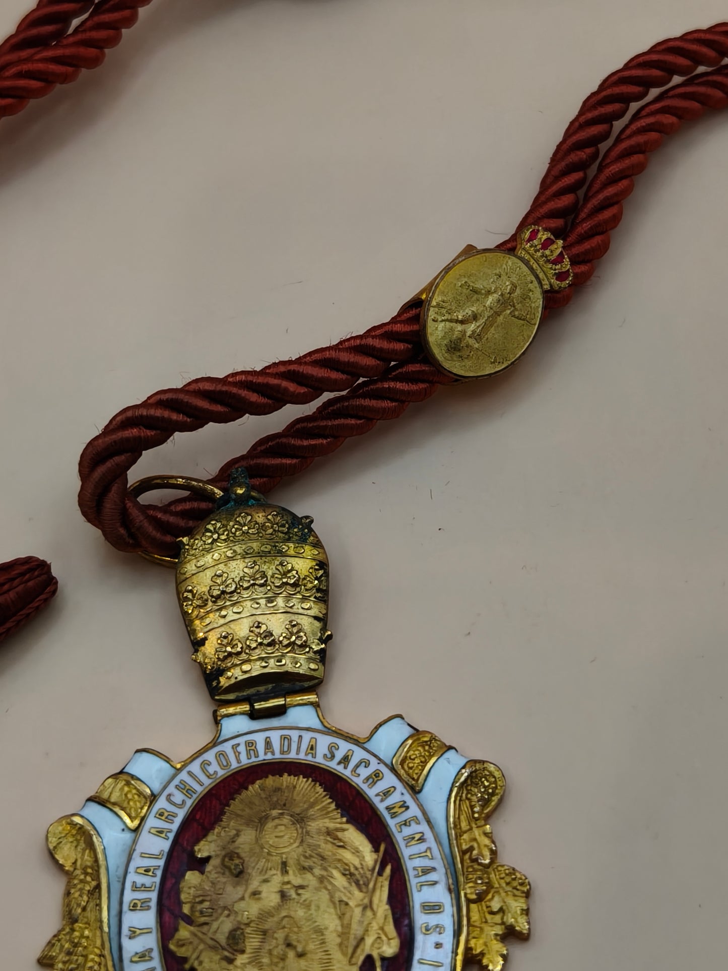 Medalla arzobispado de Madrid.