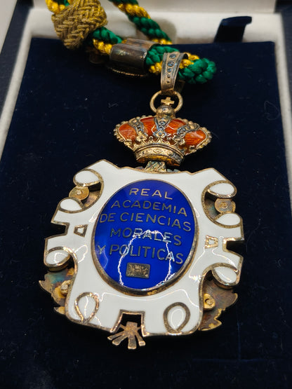 Enameled Medal Order of Scients and Arts Merit. Spain