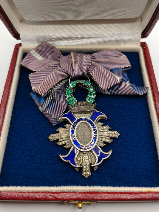 Medalla Lazo Dama Orden mérito civil