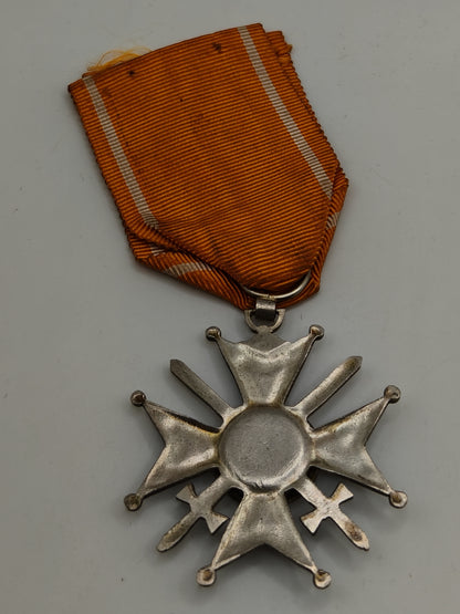 Medalla de la Orden de Orange con espadas. Modelo portugués.
