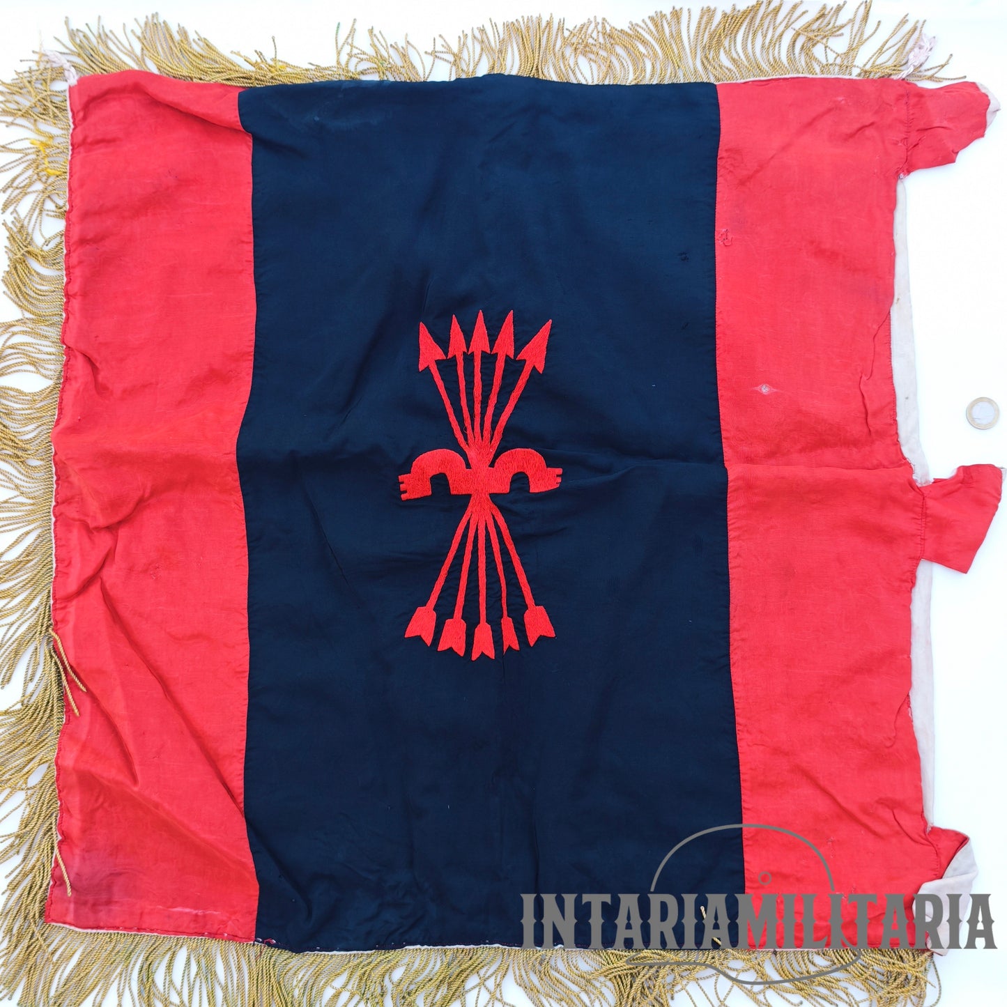 Bandera de Falange centuria almogávares. Época Franco