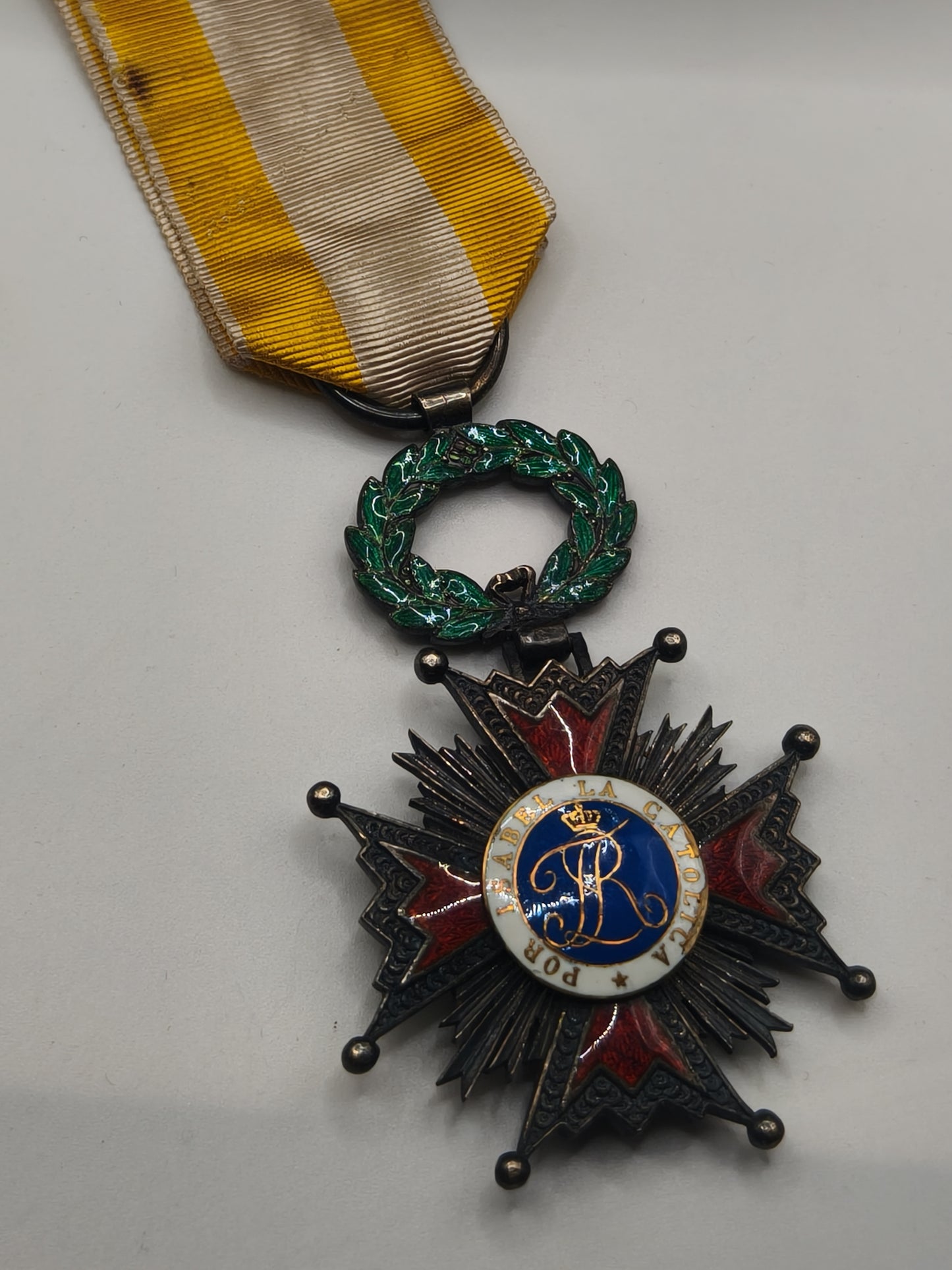 Medalla orden Isabel La Católica. Época Monarquía España