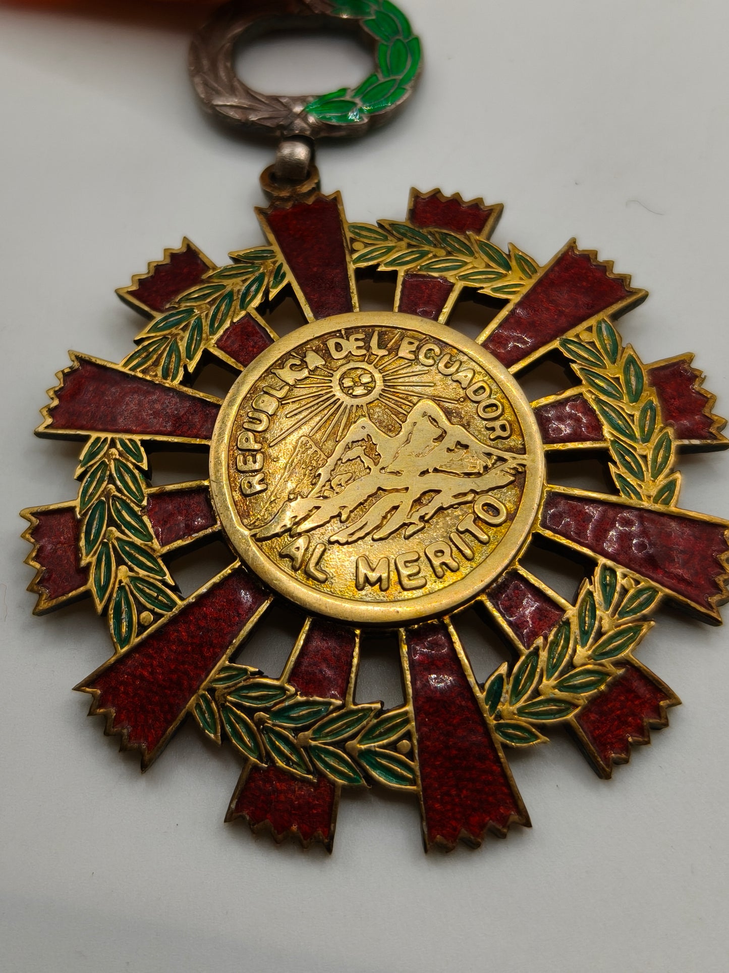Medalla orden Mérito de Peru