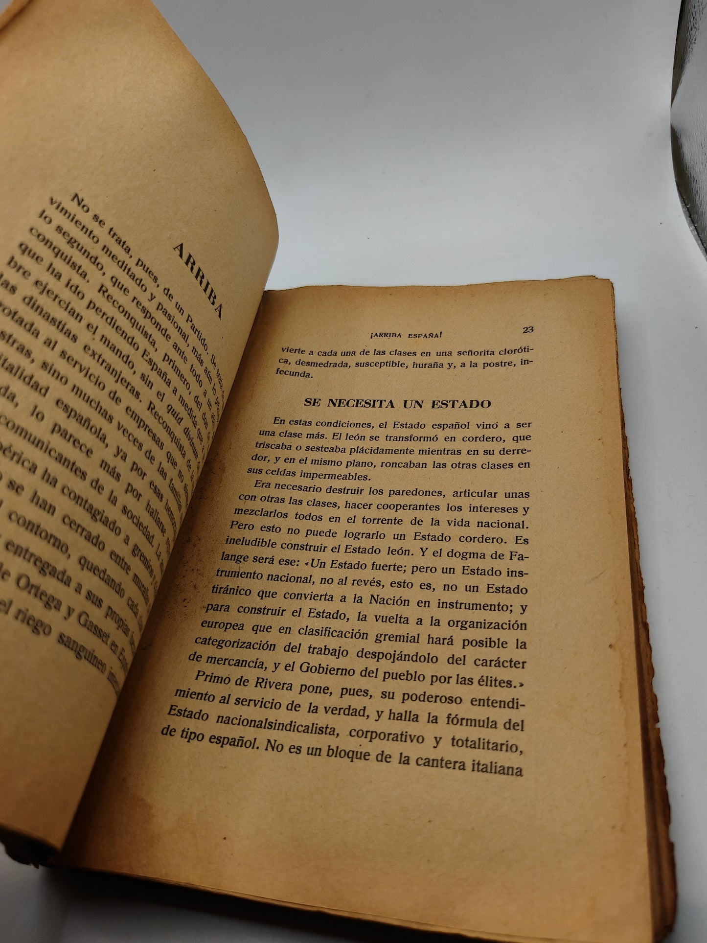 Libro de Falange 1935 !Arriba España!. España