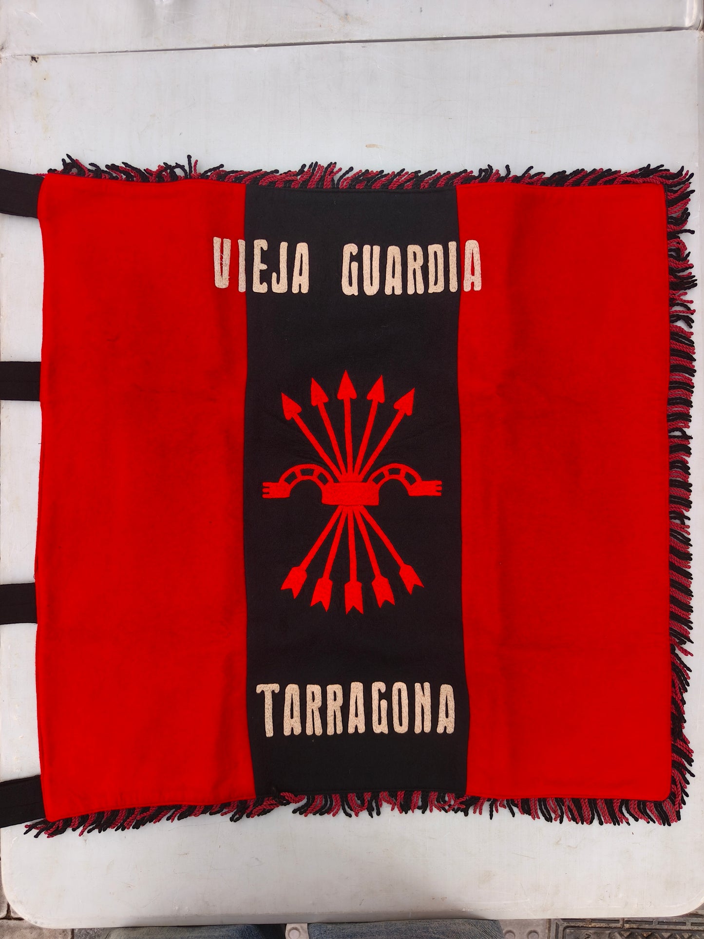 Bandera de Vieja Guardia Falange. Época de Franco España.