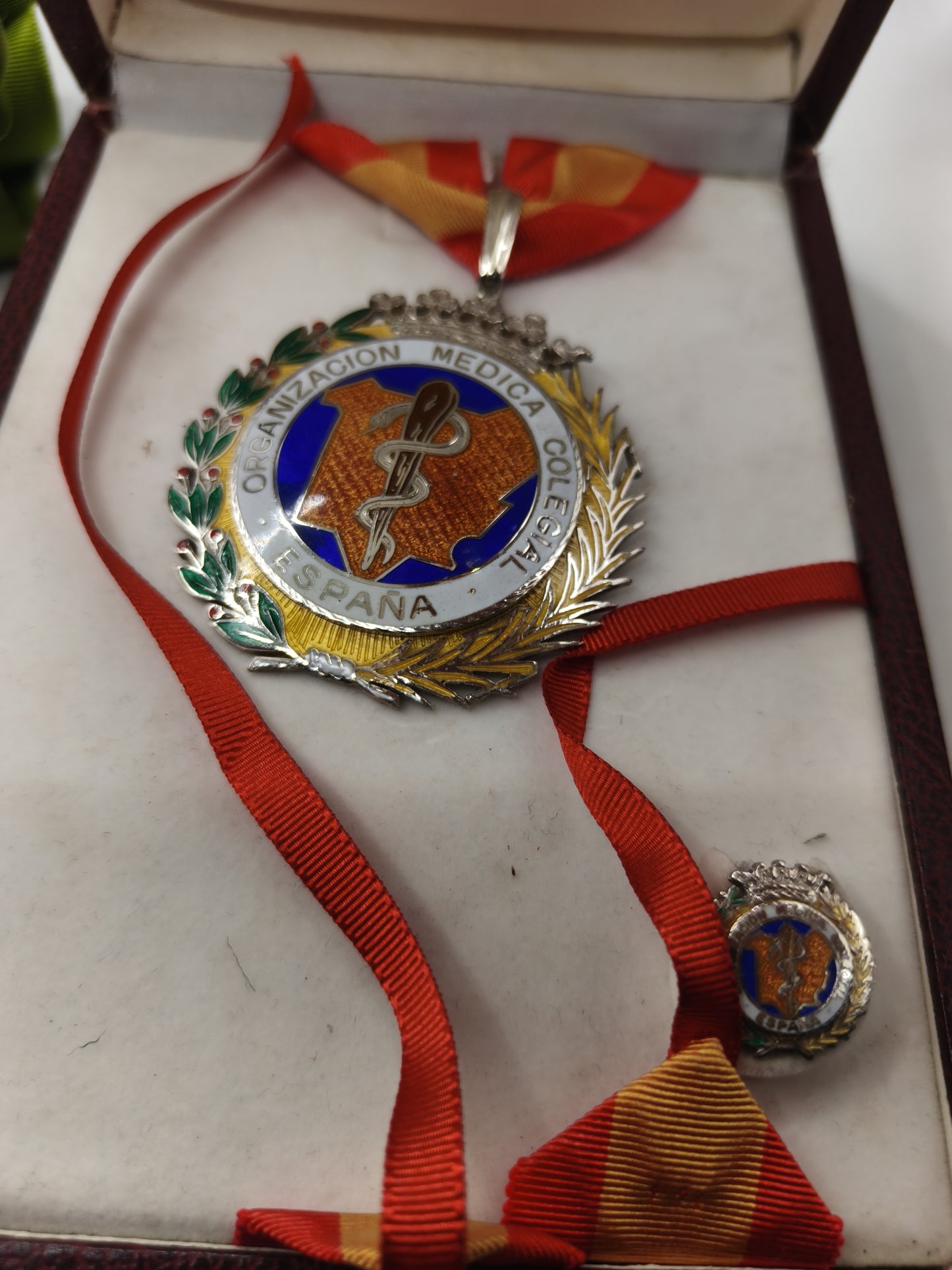 Medalla orden Organización medica Colegial. España. Época Franco