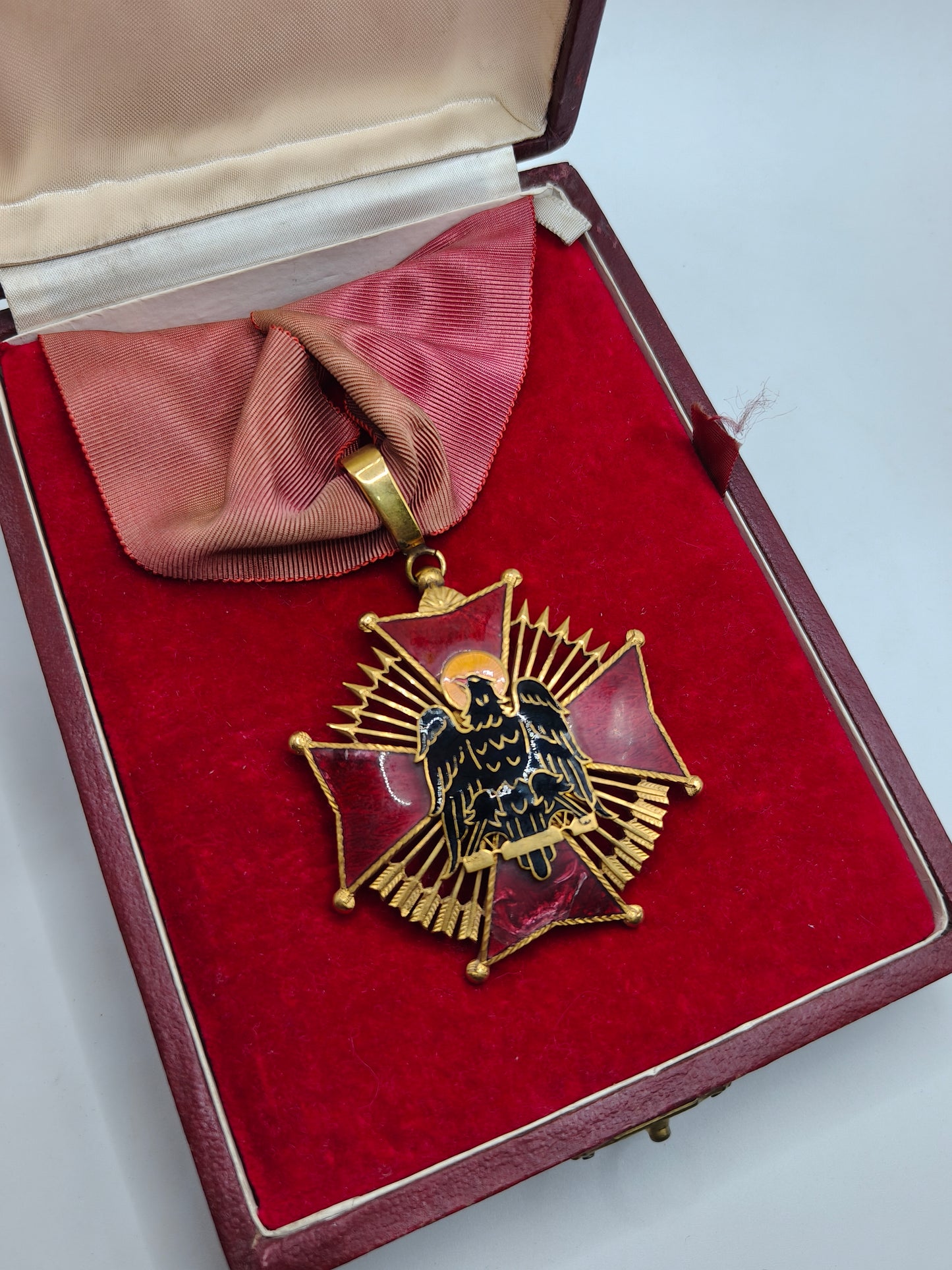Medalla Encomendador Orden de Cisneros. Época Franco España