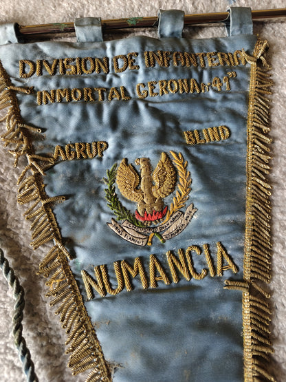 Banderín División Numancia Gerona. Época Franco