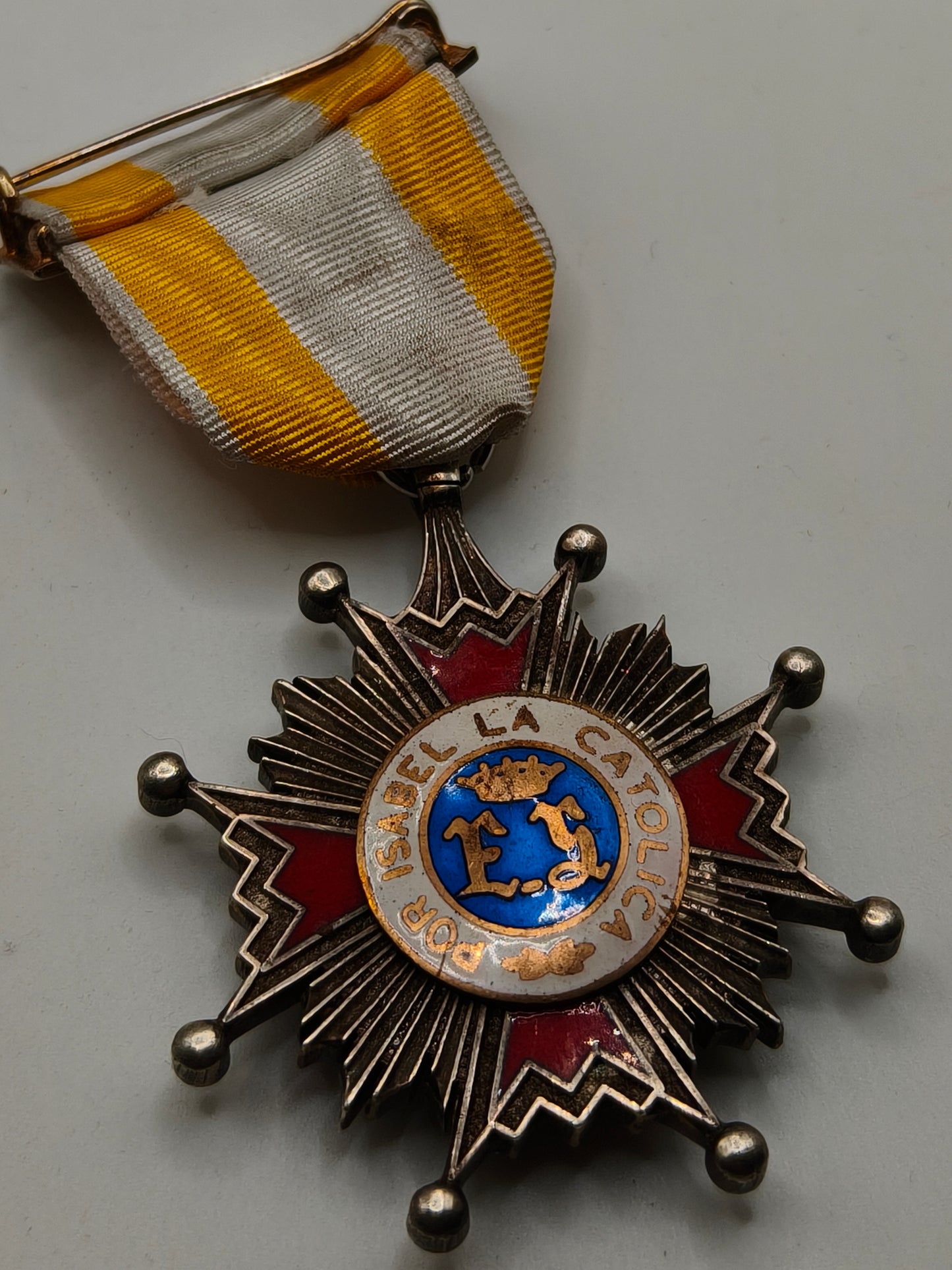 Medalla orden Isabel la católica Franco