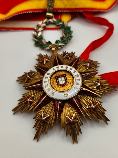 Medalla encomendador orden de mérito industrial