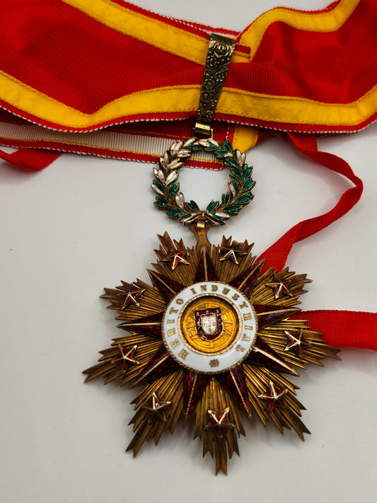 Medalla encomendador orden de mérito industrial