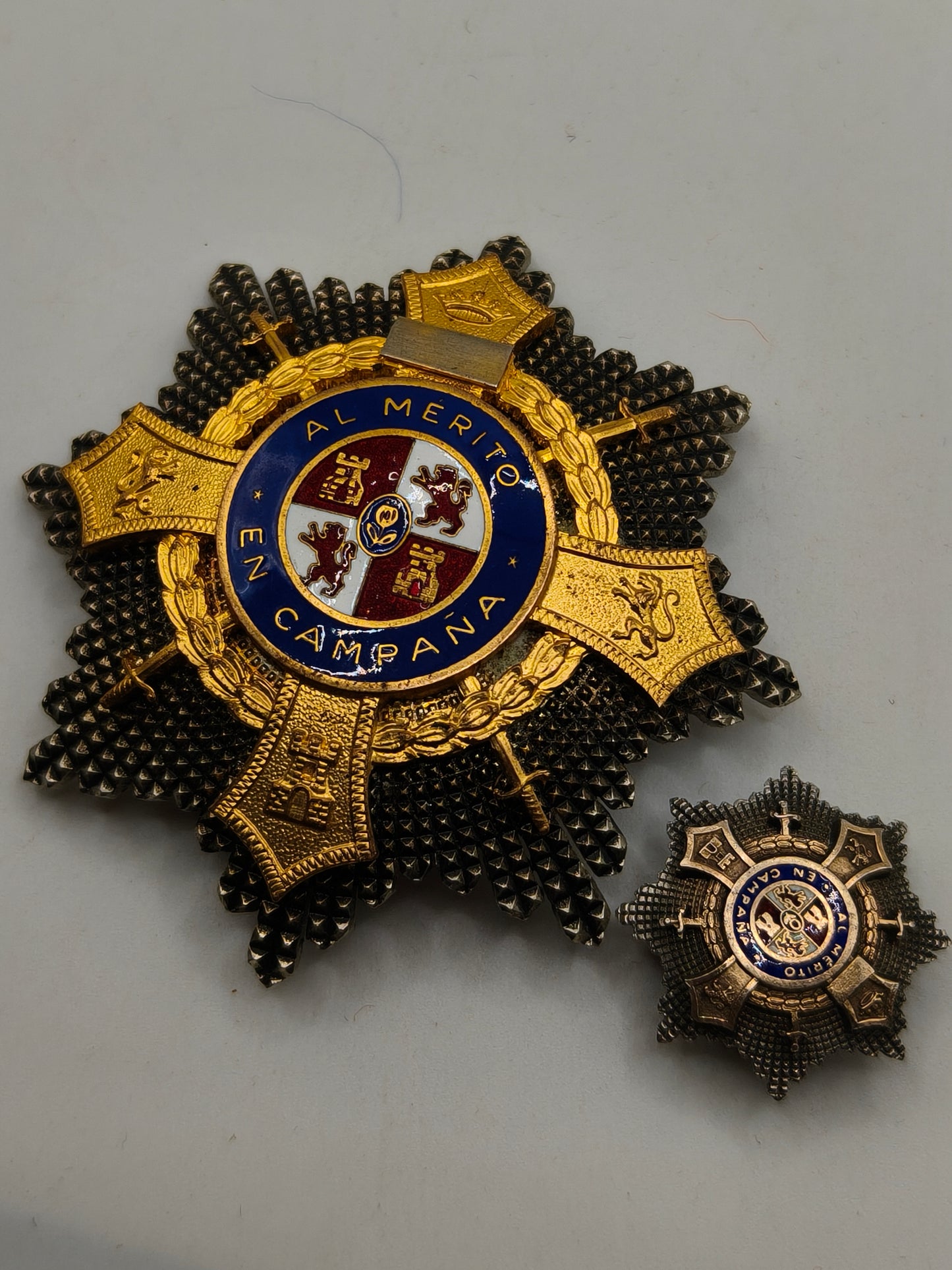 Cruz de guerra Modelo leones rojos. Guerra civil española