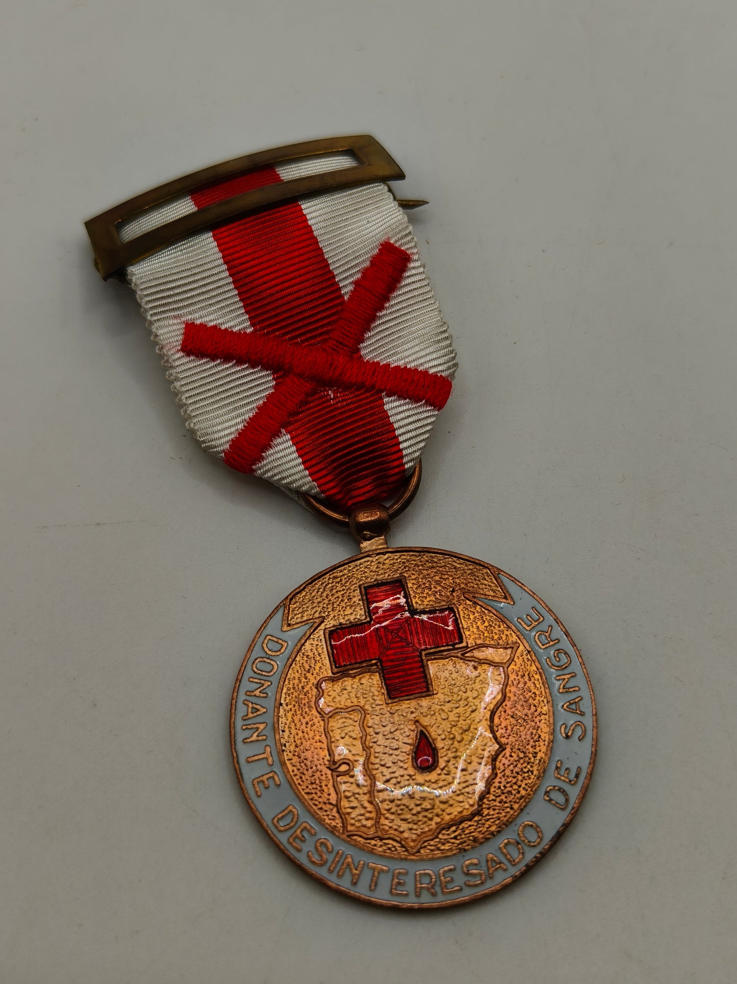 Medalla de la Cruz Roja donante de sangre desinteresado.