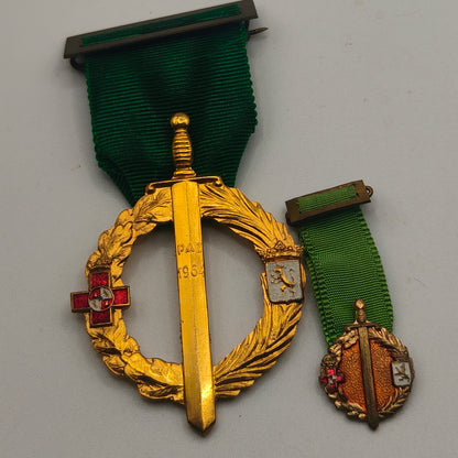 Spanish Civil War Volunteers Medal From León Province. With Mini