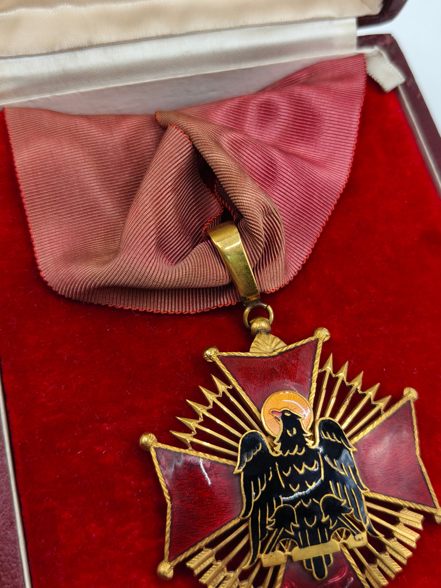 Medalla Encomendador Orden de Cisneros. Época Franco España