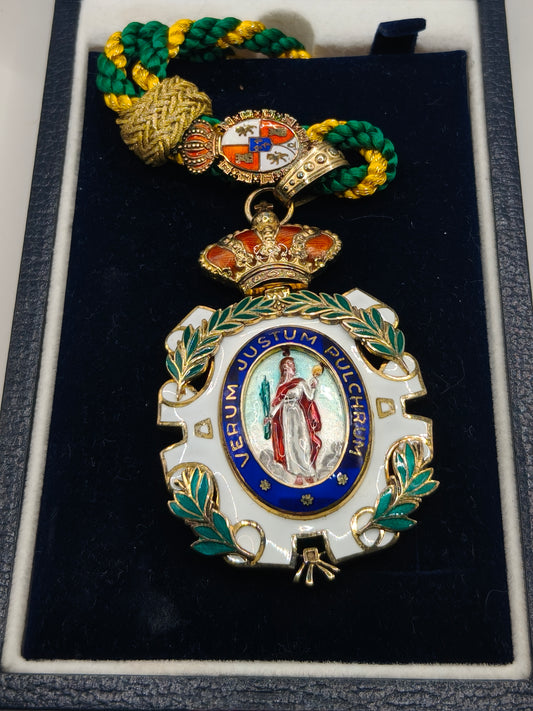 Enameled Medal Order of Scients and Arts Merit. Spain
